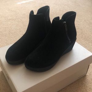 Comfortable low ankle boots 🥾